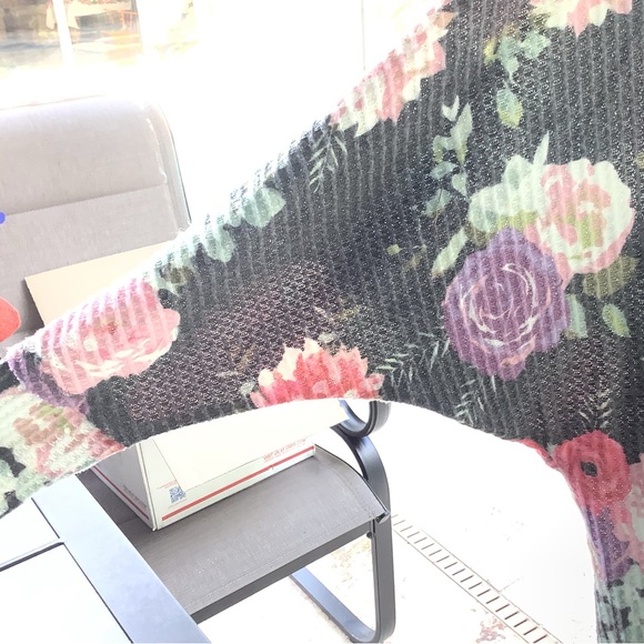 EUC, Lu LaRoe, Cowl Neck, split front, waffle knit top. Oversized Small - Picture 4 of 8